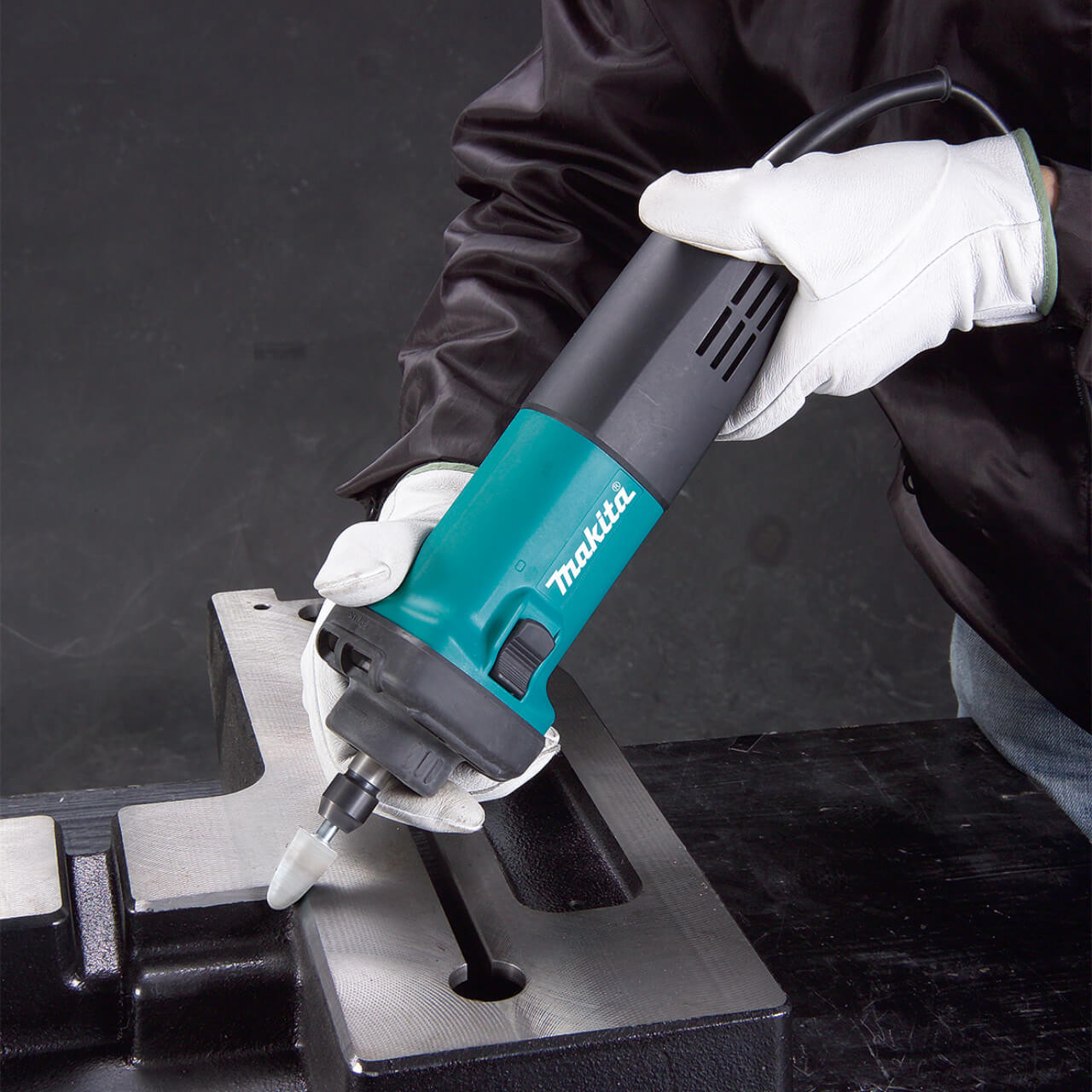 Makita 6.35mm (1/4”) Short Nose High Speed Die Grinder. 400W. Slide switch