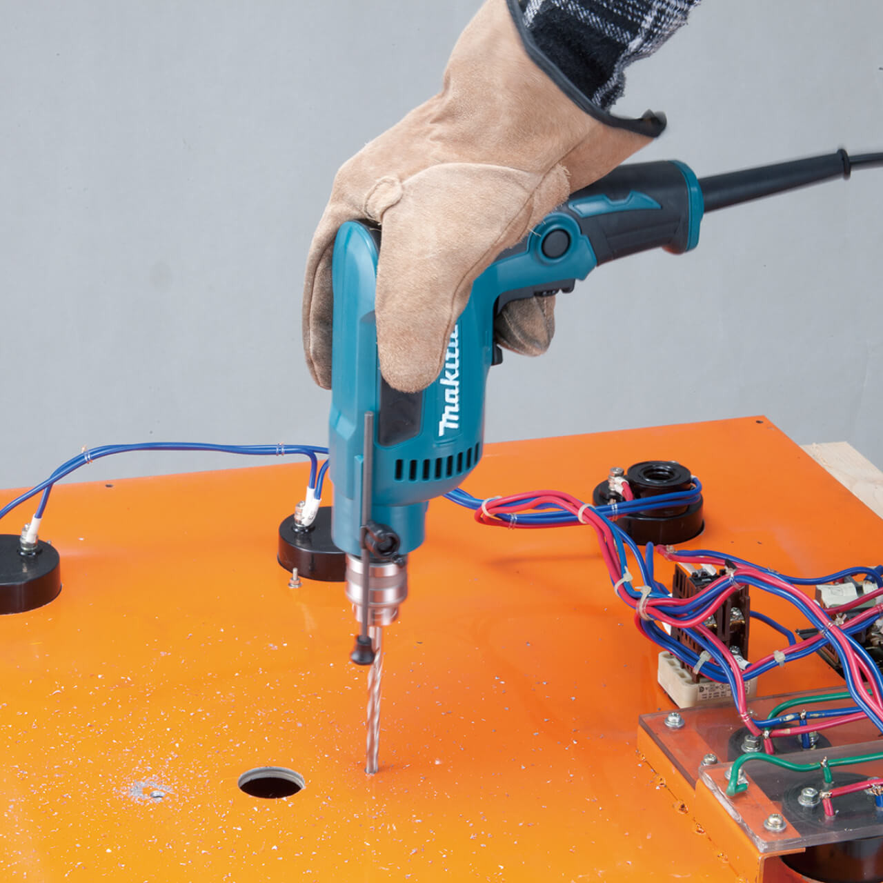 Makita 6.5mm (1/4”) High Speed Drill. 370W