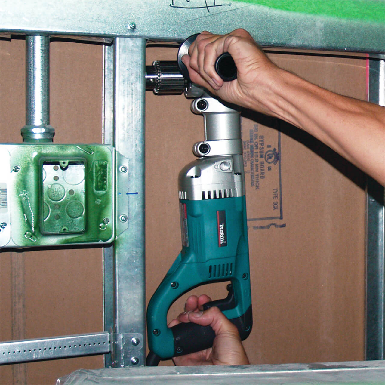 Makita 13mm (1/2”) Angle Drill Keyed Chuck. 710W