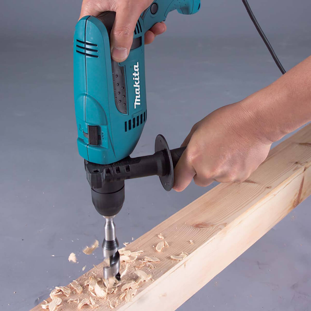 Makita 16mm (5/8”) Keyless Chuck Hammer Drill. 680W