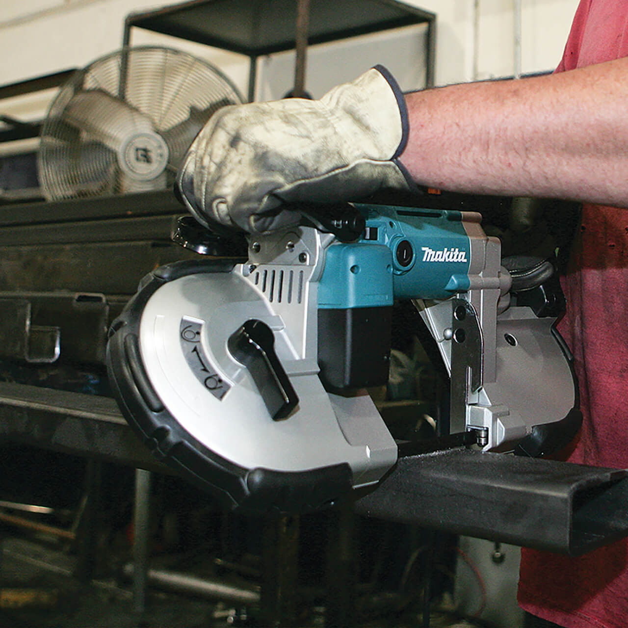Makita 120 X 120mm Portable Band Saw. 710W