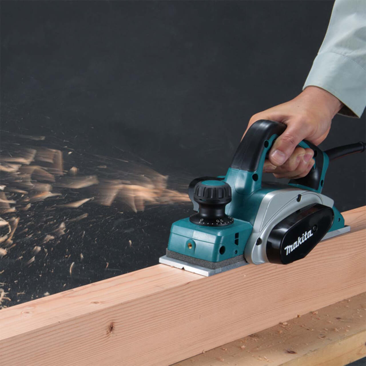 Makita 82mm (3-1/4”) Planer. 620W. with Carry case