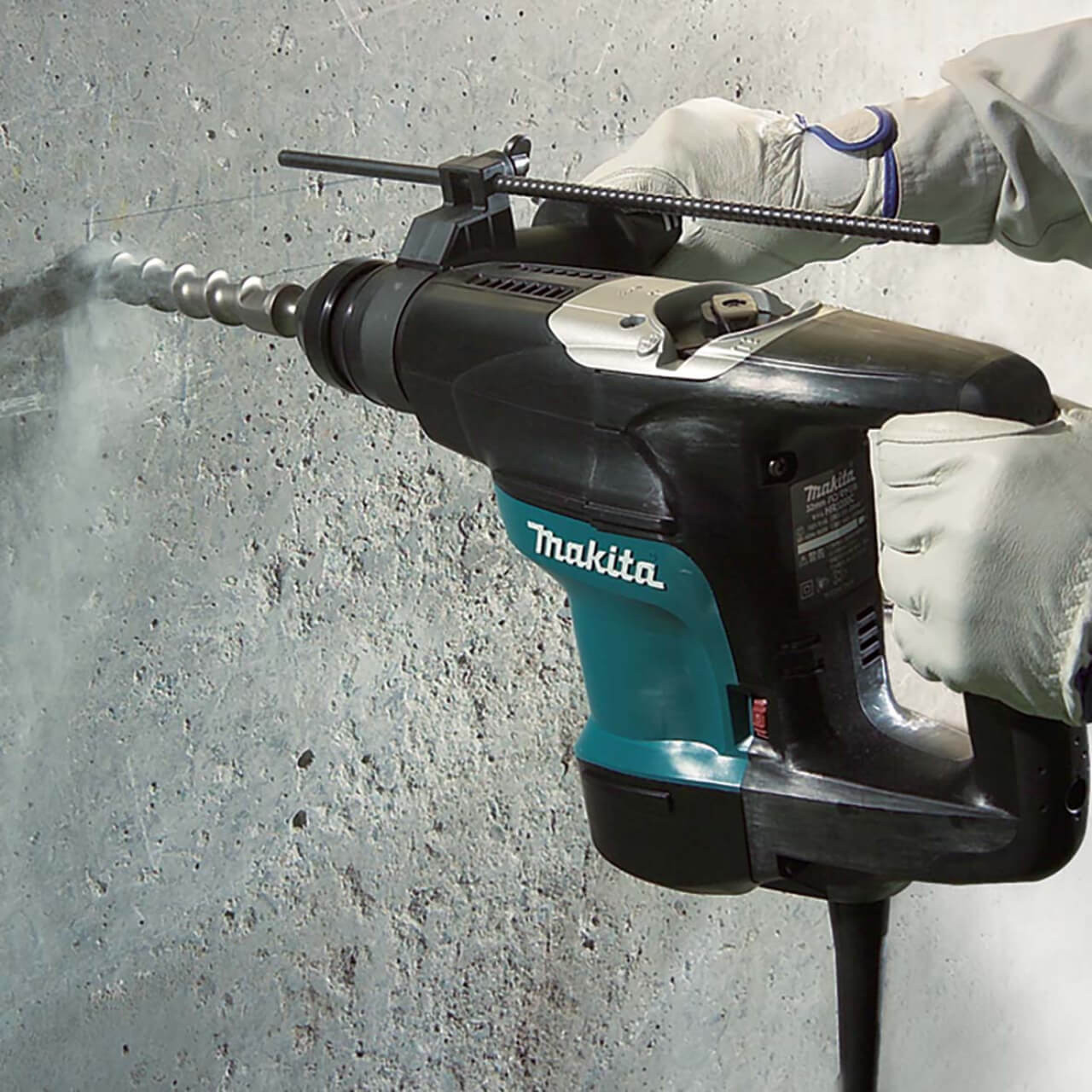 Makita 32mm SDS Plus Rotary Hammer. 850W