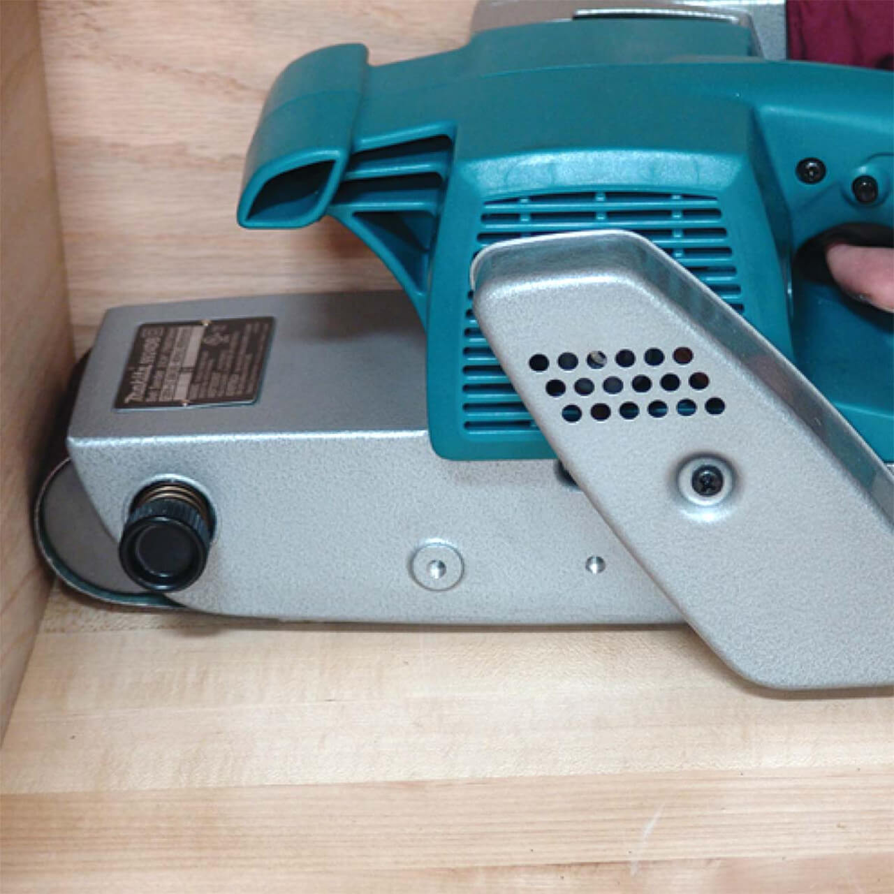 Makita 76mm (3”) Belt Sander. 850W