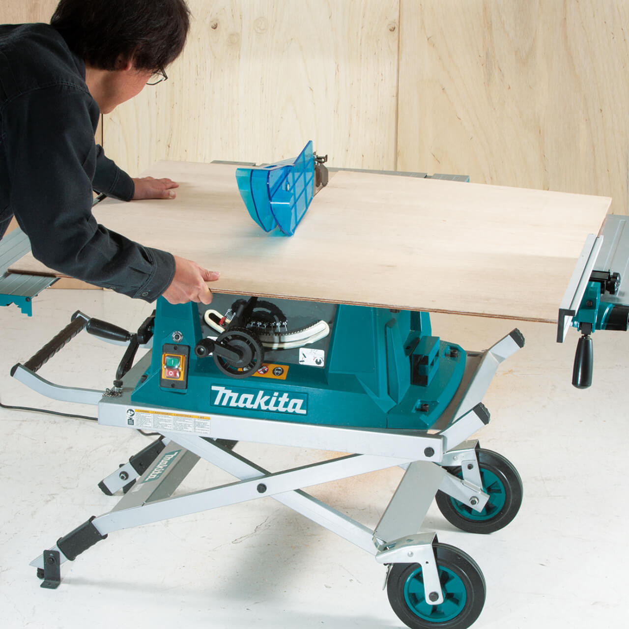 Makita 255mm (10”) Table Saw. 1.500W