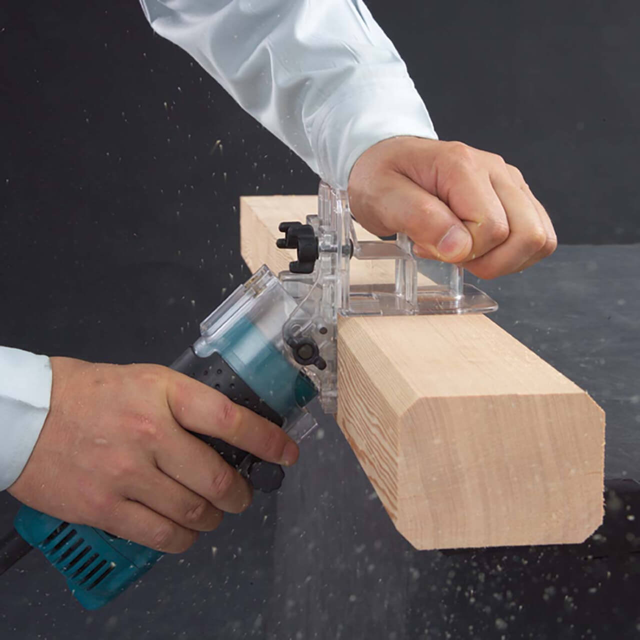 Makita 6.35mm (1/4”) Laminate Trimmer. 530W. Clear tilt base