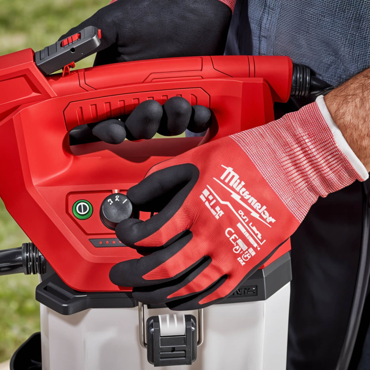 Milwaukee M12 7L Handheld Chemical Sprayer (Tool Only)