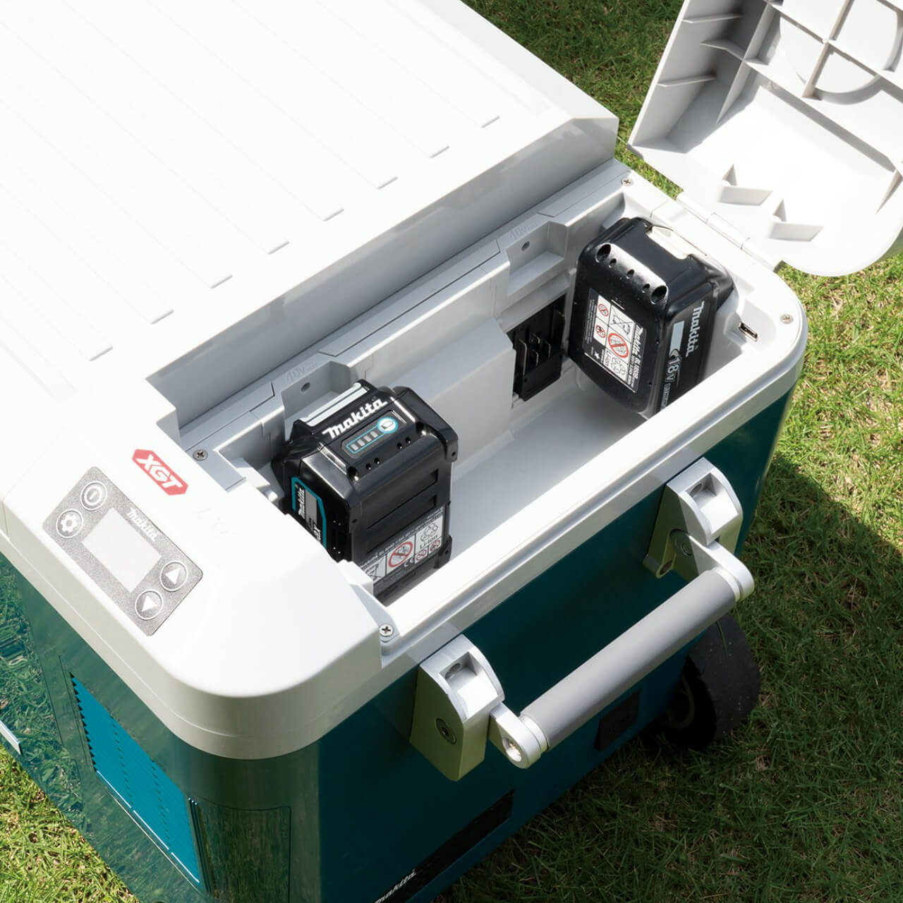 Makita 40V Max / 18V 50L Cooler & Warmer, includes 12V automotive & AC power cord - Tool Only