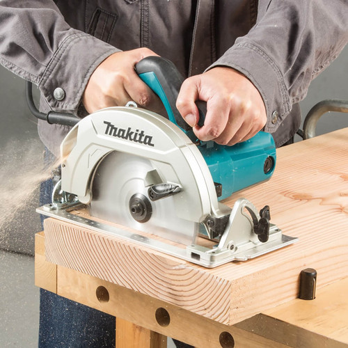 Makita 185mm (7-1/4”) Circular Saw. 1.600W. with 2x Saw blades
