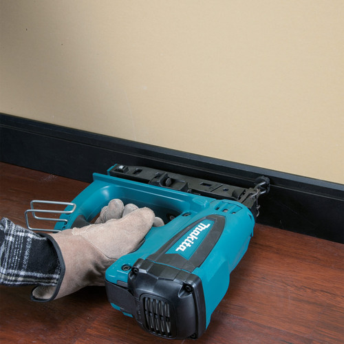 Makita Gas 16Ga Finishing Nailer