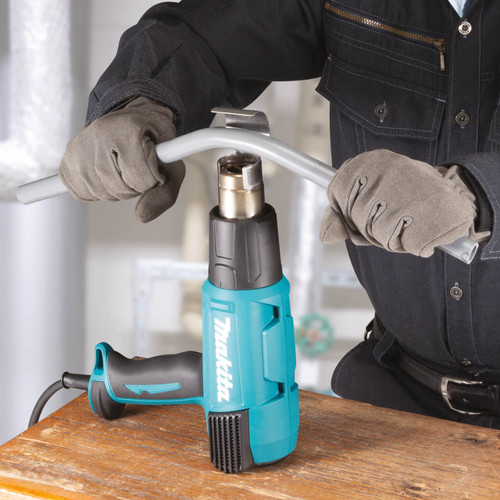 Makita 50-650 Variable Degree Heat Gun. 2.000W. with 4 piece nozzle set