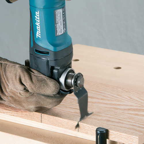 Makita Multi-tool. 320W. Tool-less lock system with Accessory kit & Carry case