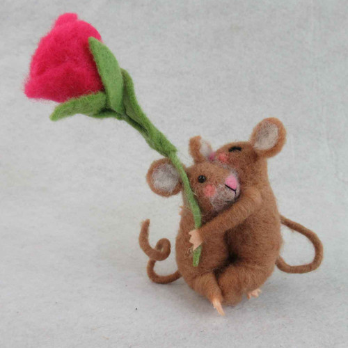 Felt mice cuddling holding a rose 10.5x4.5x17cm