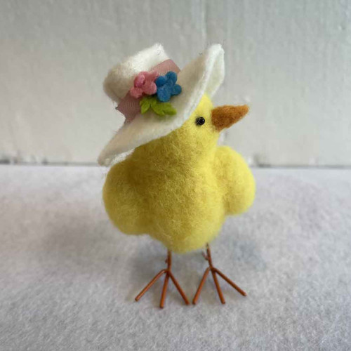 Felt Chick with Bonnet 7.5x6.5x9.8cm