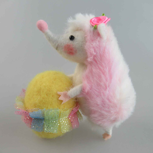 Felt Hedghog holding Egg pink and white 10x5x11cm