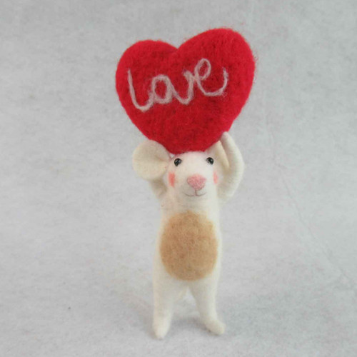 Felt mouse holding up Love heart 7x7x15.5cm