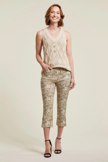 Printed capri pant with button detail