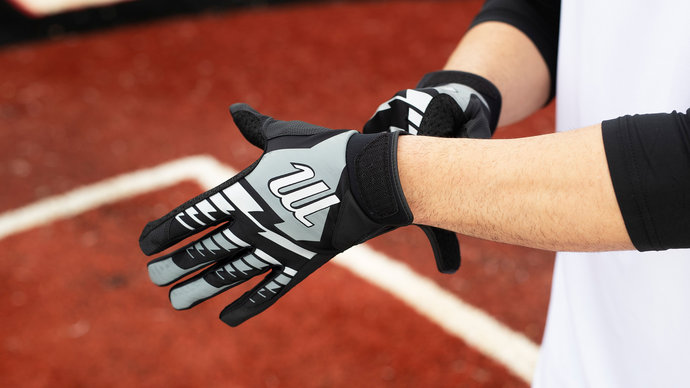 What Pros Wear: Anthony Rizzo's Marucci Tesoro Batting Gloves