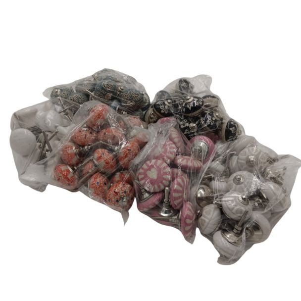 5475  SPECIAL MIXED DOORKNOBS 7X4X4CM
