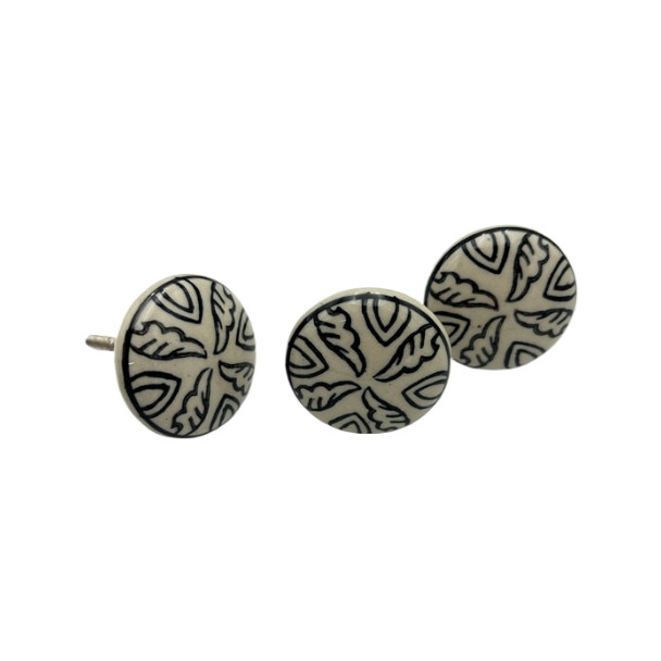8047 WHITE LARGE 8 LEAF DOORKNOB 7x4x4cm