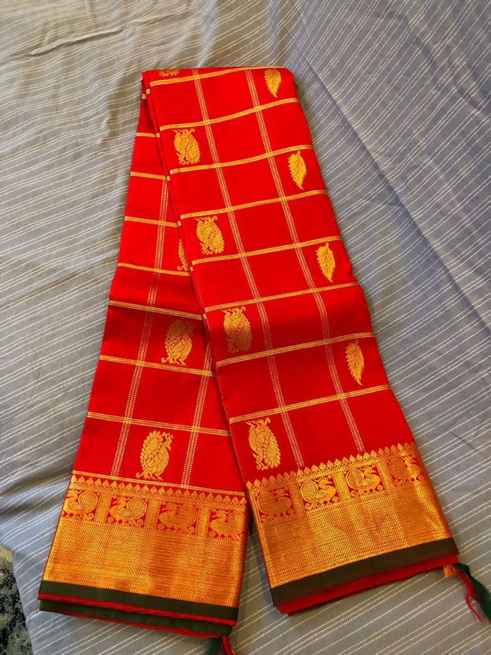 Chilli Red Coloured Kanchipuram Silk Saree with Contrast Ramar Green Colour  Pallu.