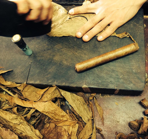 Hand Rolled Sweet Tip Robusto 