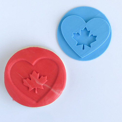Canada Flag with Heart    Fondant /Cookie Embosser 