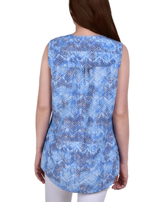 Thumbnail 2: BLUE CHEVRON