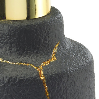 Thumbnail 3: Black & Gold