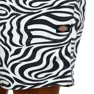 Thumbnail 3: Black/White
