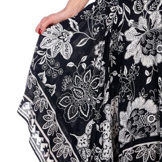 Thumbnail 5: Black/White