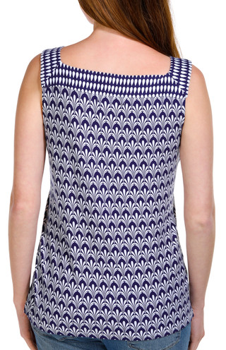 Thumbnail 4: Juniper + Lime Juniper + Lime Petite Sleeveless V-Neck Floral Print Top 