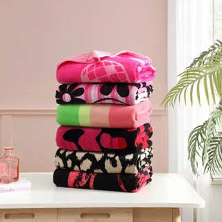 Thumbnail 5: Betsey Johnson Betsey Johnson Smiley Daisy Beach Towel 