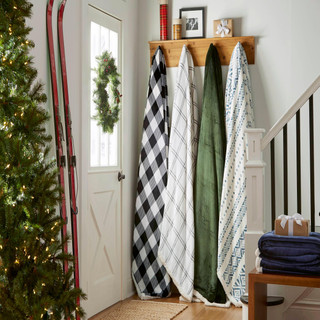 Thumbnail 3: Dark Pine