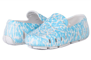 Thumbnail 1: DIGITAL WATER/WHITE