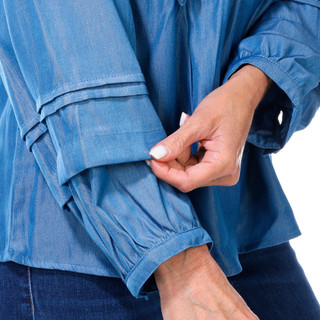Thumbnail 5: DENIM