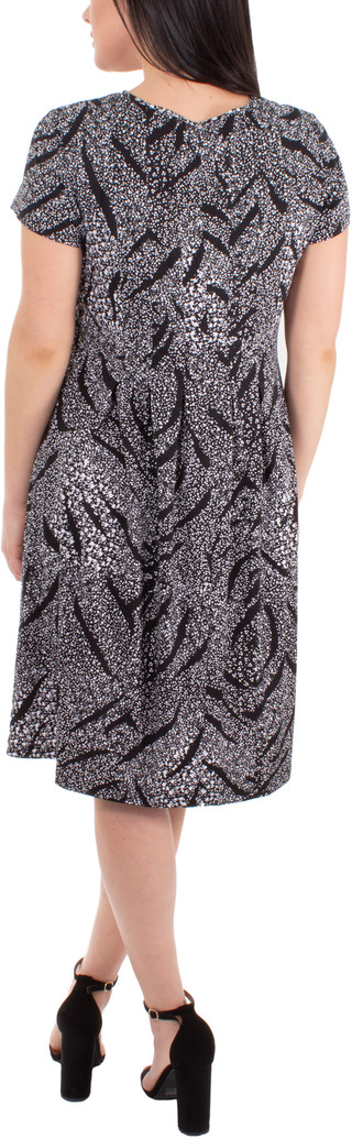 Thumbnail 2: BLACK HUELLAS