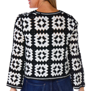 Thumbnail 2: BLACK WHITE