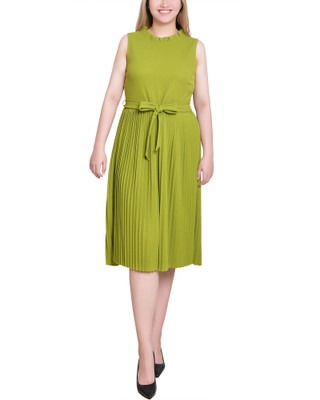 Thumbnail 1: Kay Green