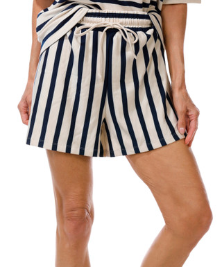 Thumbnail 2: Chelsea & Theodore Women's 2 Pc Heart Patch Shorts Set 