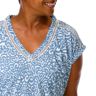Thumbnail 3: Joie De Vivre Women's Plus Crochet Trim V-Neck Print Top 