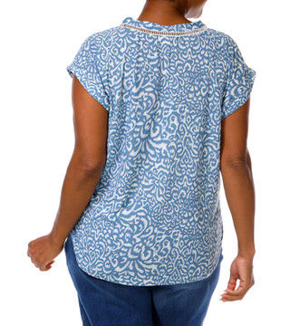 Thumbnail 4: Joie De Vivre Women's Plus Crochet Trim V-Neck Print Top 
