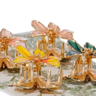Thumbnail 3: Noir 4-Piece Gold Multi Flower Hair Claws 