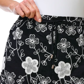Thumbnail 2: Ellen Tracy Women's Marshmallow Leaf  Shorts  
