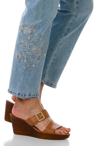 Thumbnail 2: Democracy Women's Seamless Slim Straight Embroidered Floral Jeans 
