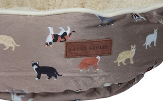 Thumbnail 2: Laura Ashley 18 in Cat Print Plush Pet Bed 