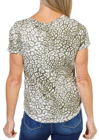 Thumbnail 4: Blue Sol Women's Petite Short Sleeve Leopard Print V-Neck Top  