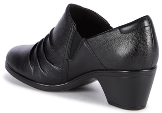 Thumbnail 2: Clarks Women's Emily2 Cove Shootie Slip-On Shoes  