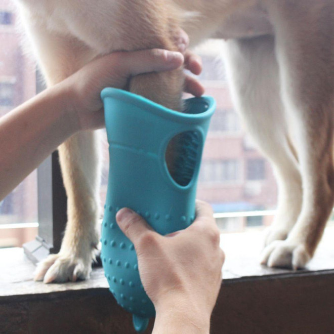 Dog Paw Cleaner Cup Soft Silicone Combs Portable Outdoor Pet Foot Washer Cup Paw Clean Brush Quickly Wash Foot Cleaning Bucket