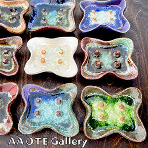 An awesome and functional gift made with nubbies to allow your lovely soaps to drip dry. The four edges of the dish are spouted for easy pour-off of excess liquid. These are particularly gorgeous due to the microscopic fractures in the glass portion. These are the result of an intricate process, and is produced by a woman-led team in the U.S.A. Each piece is carefully annealed, and that stellar appearance has a smooth finish. These are sold by color selection and there is variation within each collection. Please expect and appreciate the uniqueness of each individual, beautiful piece.